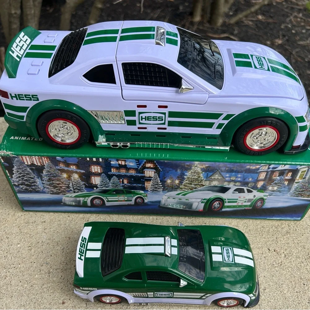 Hess Stock Car Racers Battery Operated Boxed Set with LED Lights & Racing Sounds - Picture 3 of 6
